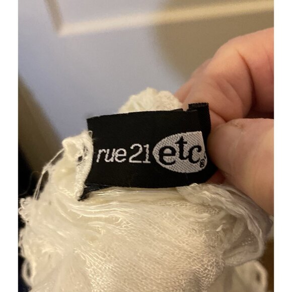 Rue 21 Etc Infinity Scarf Womens Creamy Open Weave Lace BOHO Prairie Peasant - Picture 4 of 9